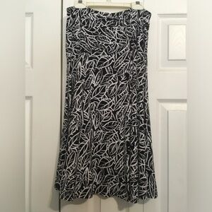 Worthington stretch skirt size XS black and white